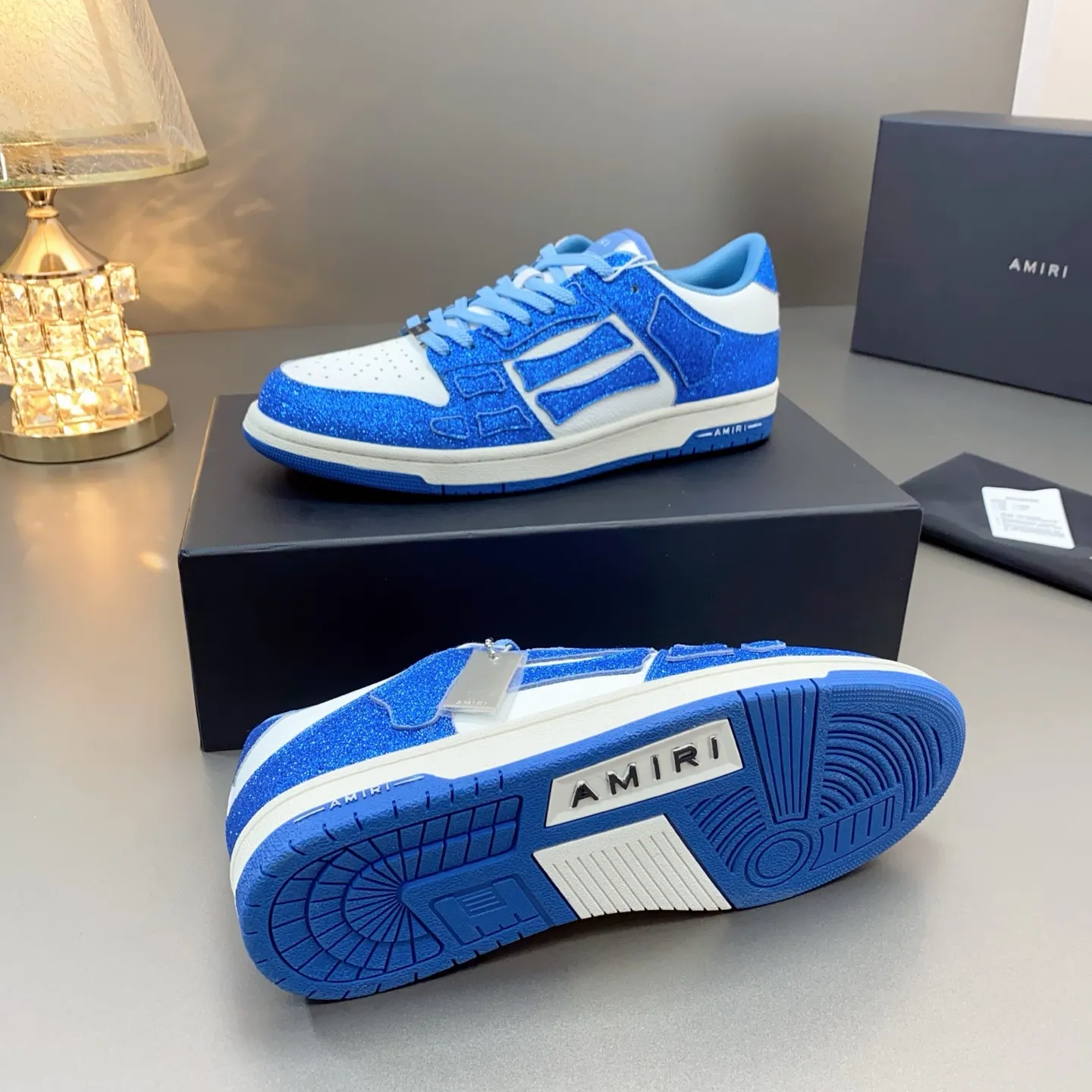 p580🐮🐮AMIRI Couple Style👑 The latest The Pacific Series Couple Style💀🦴Bone Stars Casual Sports Shoes Skateboard Shoes✔️ AMIRI's Pacific shoes are a sneaker that combines luxury and street style. Many celebrities and Internet celebrities have the same style. Its design and workmanship are very exquisite. Made of high-grade cow leather, soft to the touch and highly durable. 💎Fabrics: Original custom imported first-layer cowhide 💎Inner lining: Original customized breathable mesh 💎Foot: Original injection molded one-piece, comfortable, wear-resistant and not tiring for feet 💎Outsole: Original 1:1 molded three-color sole Original outsole 💎Sole thickness: 3CM 💎Size: Female 35-40 Male 39-46 💎Price; Top version 👑Special remarks Remark: (Female size 34 40 . Men's sizes 38 45 46 are customized and cannot be returned or exchanged. Please note when ordering! Thank you🤝🤝